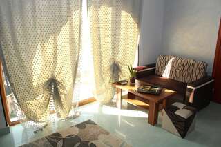 Отель Art Hotel Ереван Классический трехместный номер-1