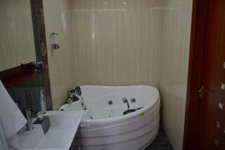 Отель Art Hotel Ереван Люкс-3