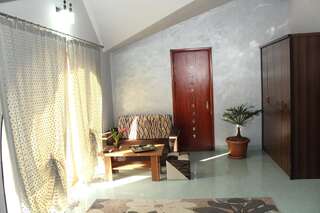 Отель Art Hotel Ереван Классический трехместный номер-4