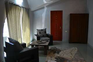 Отель Art Hotel Ереван Классический трехместный номер-5