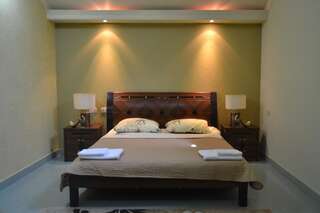 Отель Art Hotel Ереван Большой двухместный номер с 1 кроватью-1