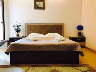 Отель Art Hotel Ереван Трехместный номер-3